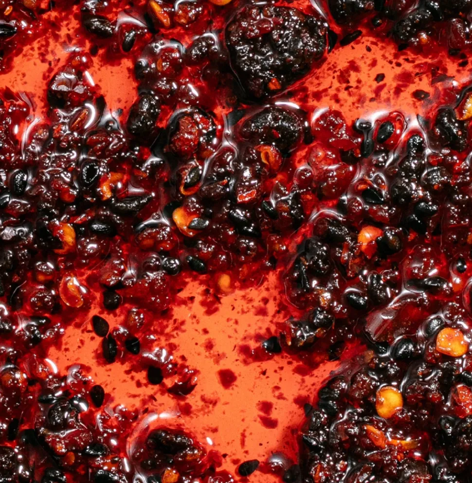 Black Bean Rãyu, krispig chiliolja med svarta bönor & miso, 240 g – White Mausu