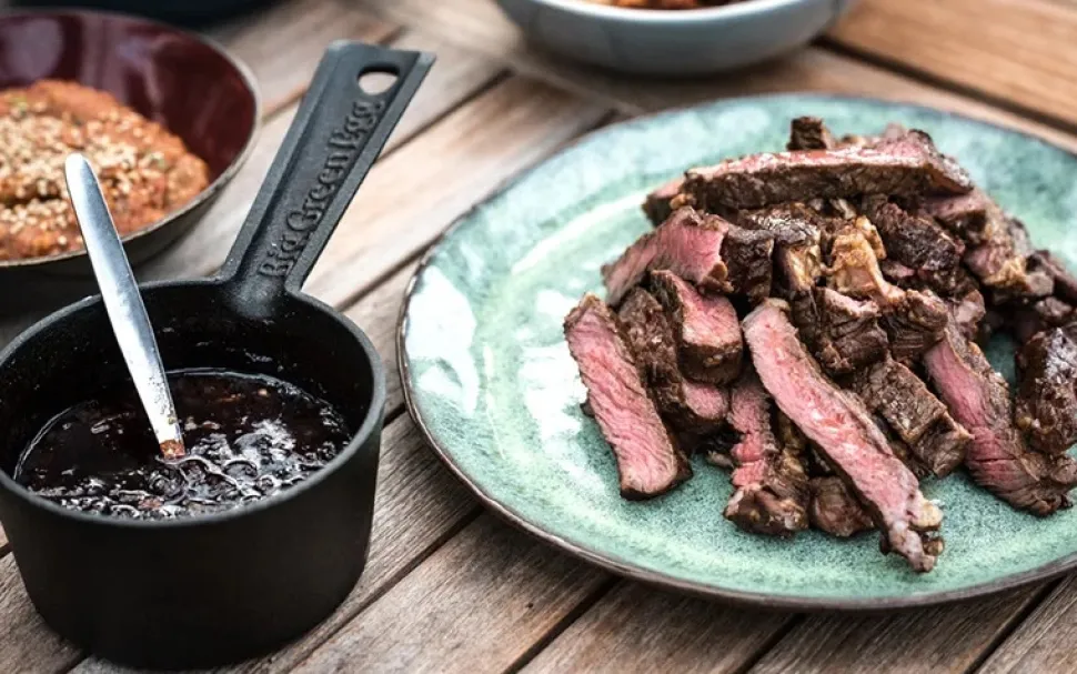 Gjutjärnskastrull med pensel - Big Green Egg
