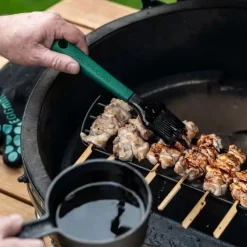 Gjutjärnskastrull med pensel - Big Green Egg