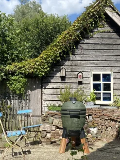 Kamadogrill inklusive benfäste och träben - Moddern