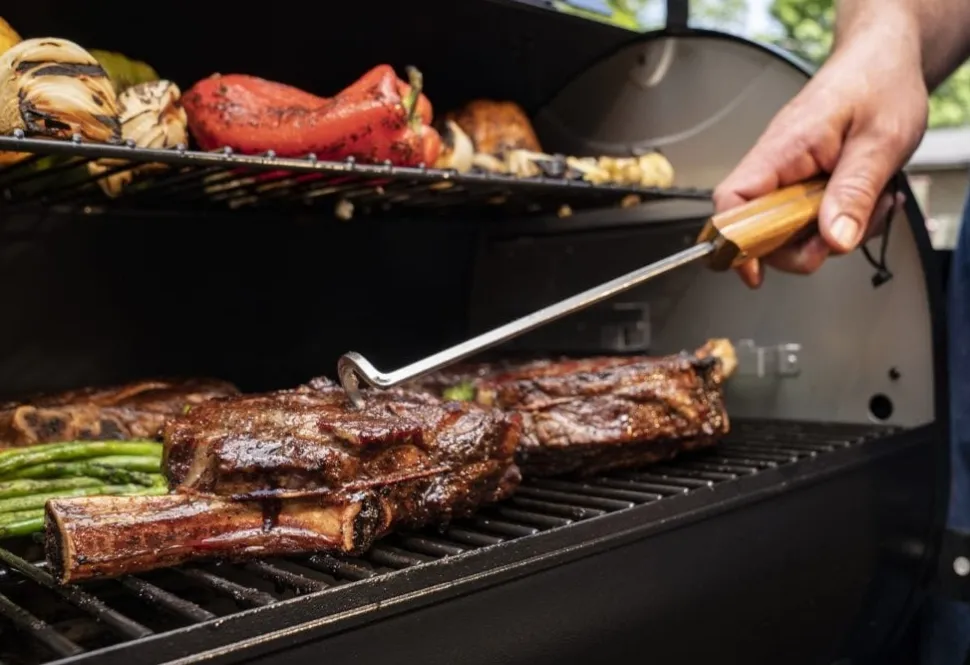 Pig tail BBQ flipper - TRAEGER