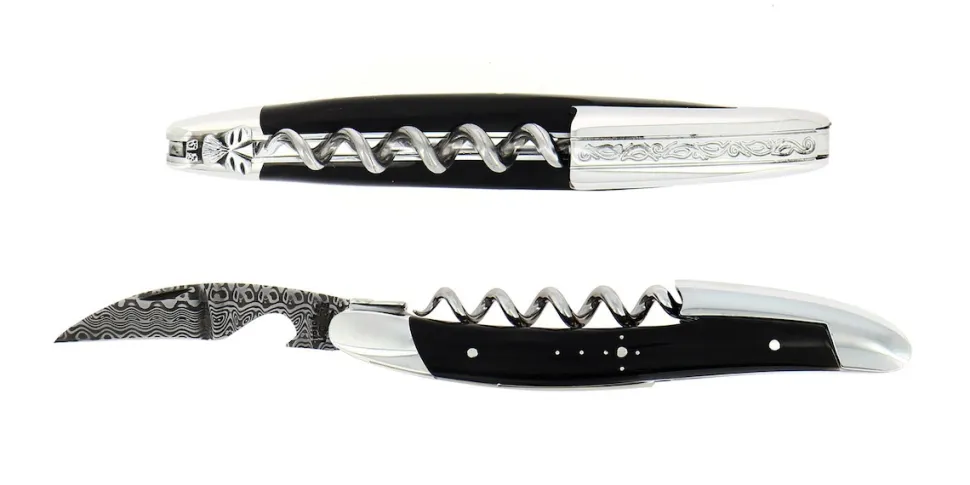 Sommelierkniv av Mörkt Horn, damaskerad m dekor, Collection - Forge de Laguiole