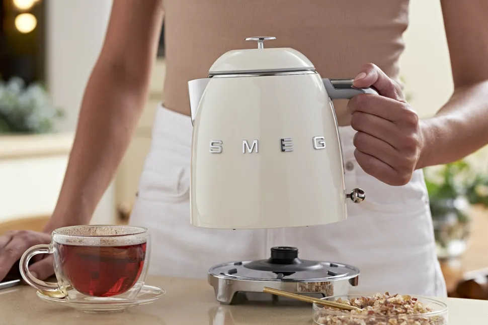 Vattenkokare, 0,8 L, Creme - Smeg