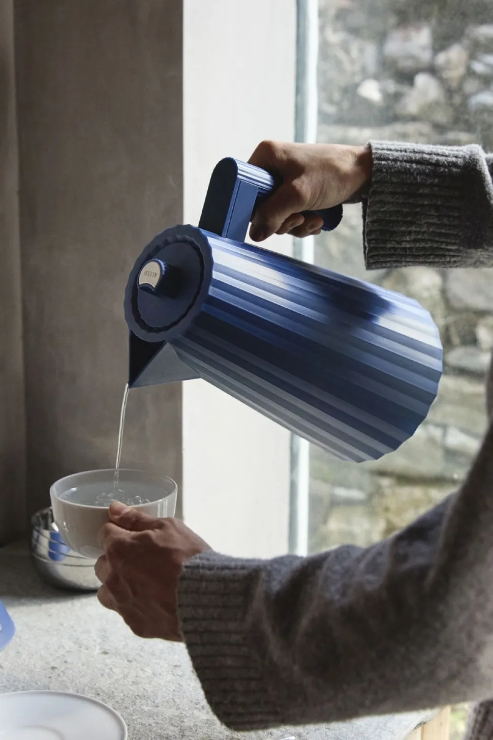Vattenkokare, Plissé, Blå - Alessi - 1,7 liter