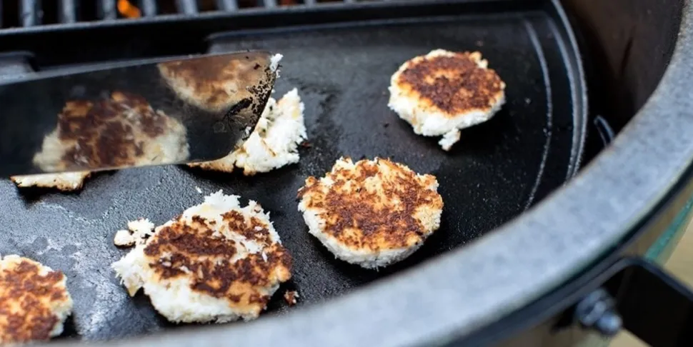 Vändbar grillplatta i gjutjärn, Half Plancha Griddle - Big Green Egg